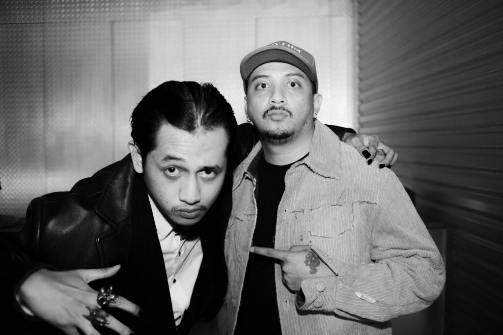 Dracul dan Sal Priadi di Krapela.
Foto oleh M. Fadel Ananto